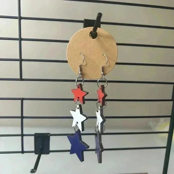 Stars Red White Blue Dangly Earrings Perfect For Summer New - Picture 1 of 5